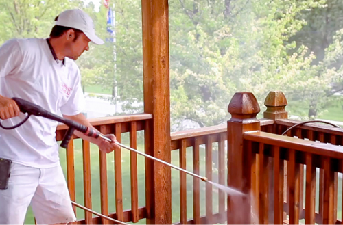 How to clean and stain your deck丨如何維護你家的裝飾木板？